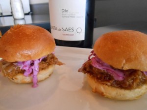Pulled Pork Sliders and Quinta de Saes